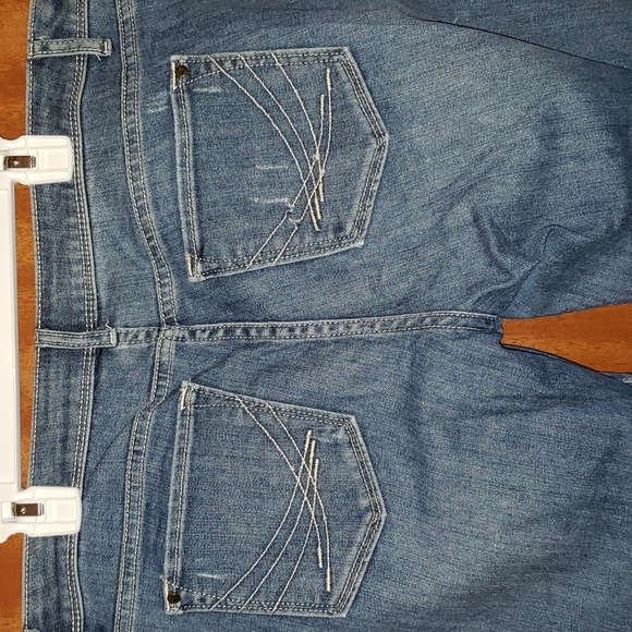 Like New! Simply Vera Wang Ankle Jeans - Picture 6 of 9